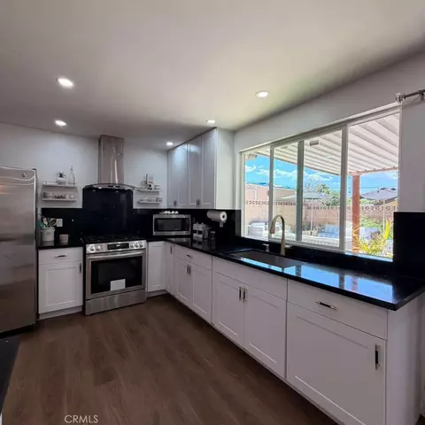 Kitchen - 44117 Sancroft Ave E, Lancaster, CA 93535 photo 2 of 3