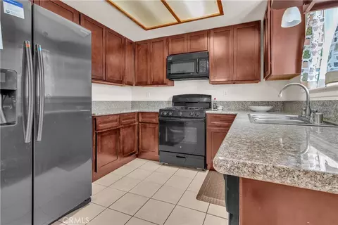 Kitchen - 18464 Vine St, Hesperia, CA 92345 photo 2 of 2