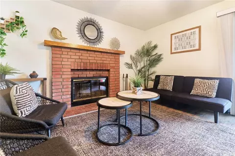 Living - 345 Eisenhower Ct, Hemet, CA 92543 photo 2 of 9