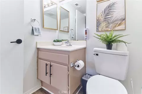 Bath - 345 Eisenhower Ct, Hemet, CA 92543 photo 1 of 3