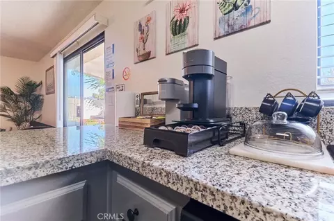 Kitchen - 345 Eisenhower Ct, Hemet, CA 92543 photo 4 of 6