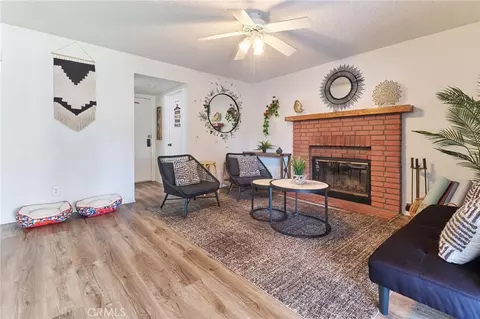 Living - 345 Eisenhower Ct, Hemet, CA 92543 photo 5 of 9
