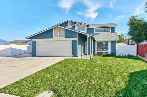 345 Eisenhower Ct, Hemet, CA 92543