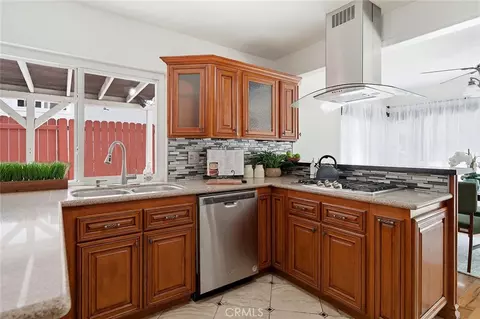 Kitchen - 1330 Turquoise, Corona, CA 92882 photo 5 of 8
