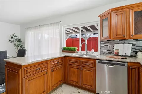 Kitchen - 1330 Turquoise, Corona, CA 92882 photo 6 of 8