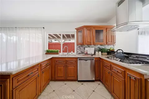 Kitchen - 1330 Turquoise, Corona, CA 92882 photo 7 of 8