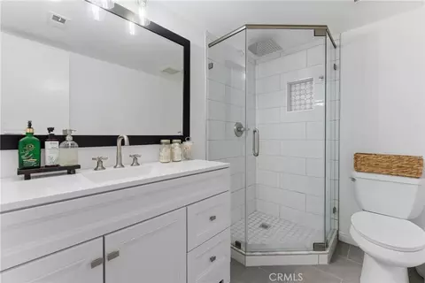 Bath - 1307 Shadow Ln #D, Fullerton, CA 92831 photo 3 of 5
