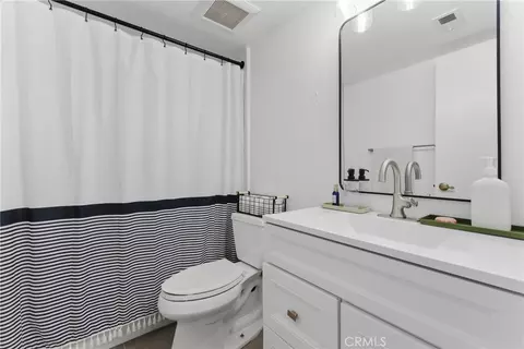 Bath - 1307 Shadow Ln #D, Fullerton, CA 92831 photo 2 of 5