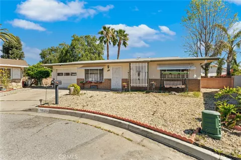 860 Felipe Pl, Hemet, CA 92543