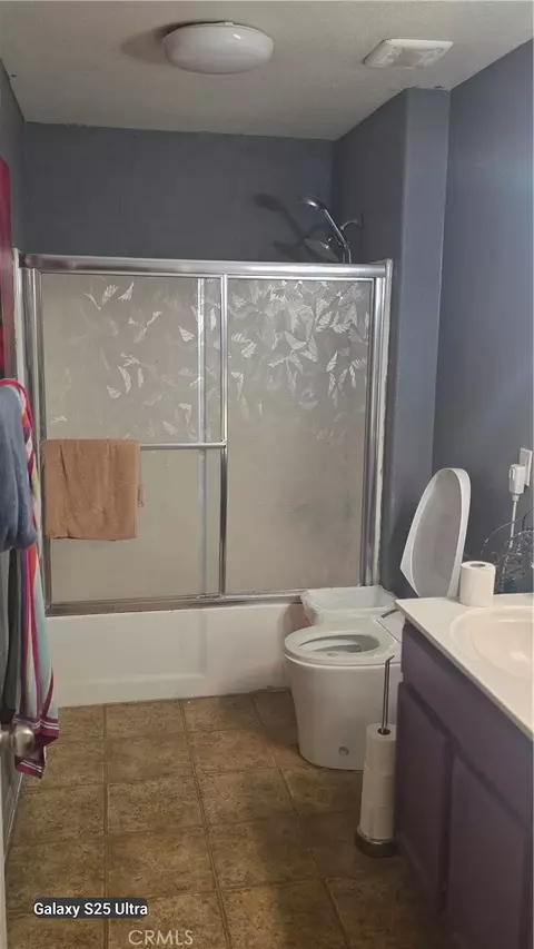 Bath - 2412 Forest Grove Ln, Perris, CA 92571 photo 1 of 2