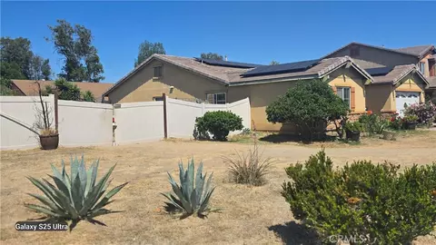 2412 Forest Grove Ln, Perris, CA 92571