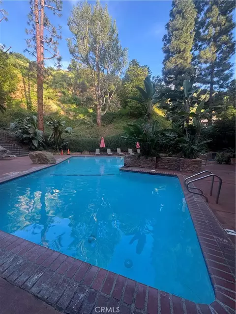 2700 Cahuenga Blvd E #4223, Los Angeles, CA 90068