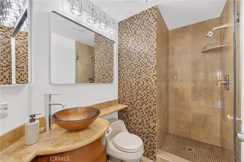 Bath - 517 Shadow Ln, Simi Valley, CA 93065 photo 1 of 6