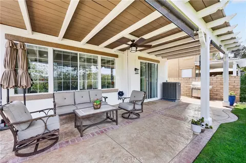 Exterior - 517 Shadow Ln, Simi Valley, CA 93065 photo 3 of 6