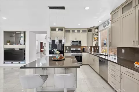 Kitchen - 517 Shadow Ln, Simi Valley, CA 93065 photo 5 of 5
