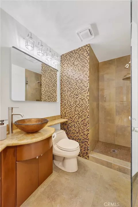 Bath - 517 Shadow Ln, Simi Valley, CA 93065 photo 2 of 6