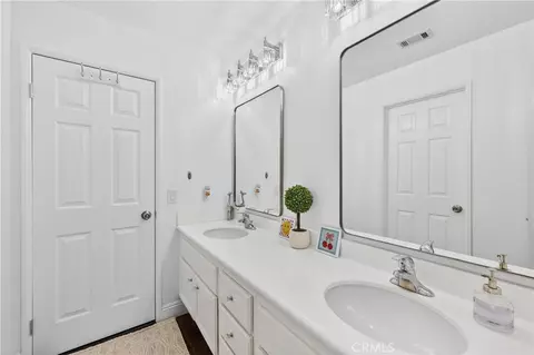 Bath - 517 Shadow Ln, Simi Valley, CA 93065 photo 6 of 6