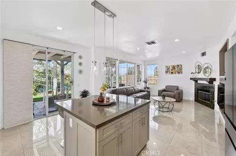 Kitchen - 517 Shadow Ln, Simi Valley, CA 93065 photo 4 of 5