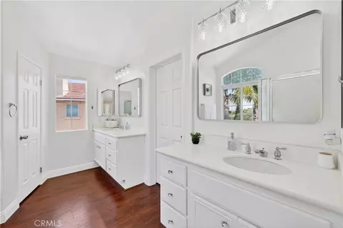 Bath - 517 Shadow Ln, Simi Valley, CA 93065 photo 4 of 6