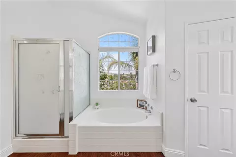 Bath - 517 Shadow Ln, Simi Valley, CA 93065 photo 5 of 6