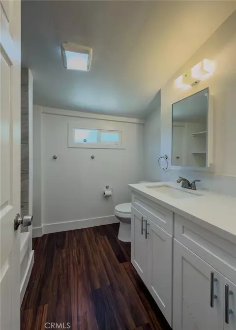 Bath - 112 Crystal St, Taft, CA 93268 photo 2 of 4