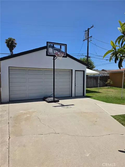Exterior - 7312 Walnut Ave, Paramount, CA 90723 photo 3 of 7