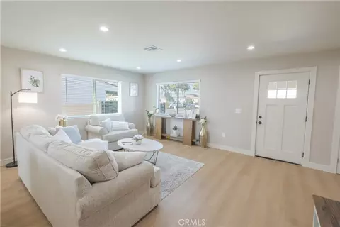 223 S Aprilia Ave, Compton, CA 90220 photo 4