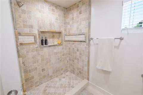 Bath - 223 S Aprilia Ave, Compton, CA 90220 photo 3 of 6