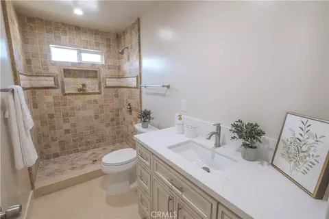 Bath - 223 S Aprilia Ave, Compton, CA 90220 photo 4 of 6