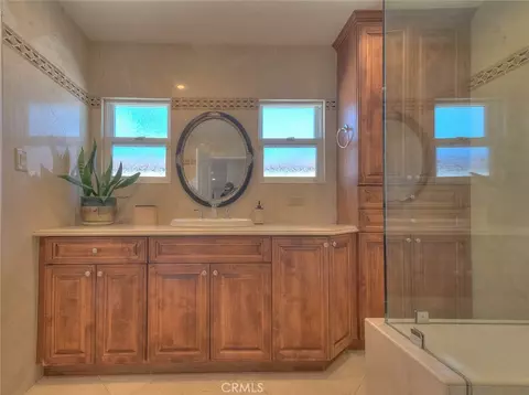 Bath - 7835 Baysinger St, Downey, CA 90241 photo 3 of 7