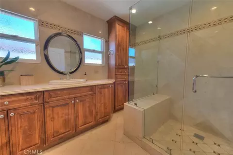 Bath - 7835 Baysinger St, Downey, CA 90241 photo 2 of 7