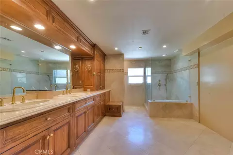 Bath - 7835 Baysinger St, Downey, CA 90241 photo 4 of 7