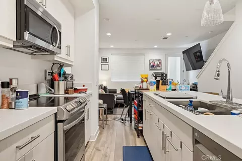 Kitchen - 2538 Valentina Way #5, Commerce, CA 90040 photo 2 of 2
