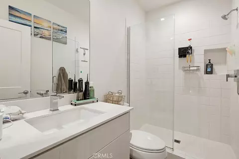 Bath - 2538 Valentina Way #5, Commerce, CA 90040 photo 1 of 4