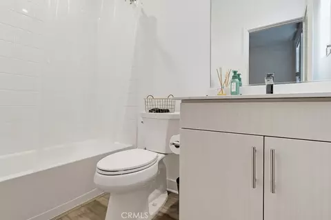 Bath - 2538 Valentina Way #5, Commerce, CA 90040 photo 2 of 4