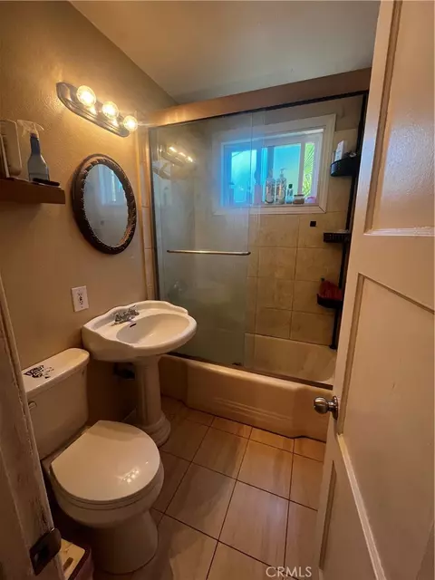 Bath - 1609 W 166th, Compton, CA 90220 photo 1 of 4