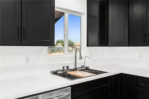 Kitchen - 22031 Sauk Rd, Apple Valley, CA 92308 photo 2 of 5