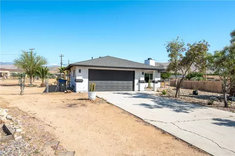 Exterior - 22031 Sauk Rd, Apple Valley, CA 92308 photo 3 of 9