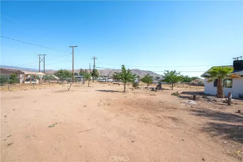 Exterior - 22031 Sauk Rd, Apple Valley, CA 92308 photo 7 of 9