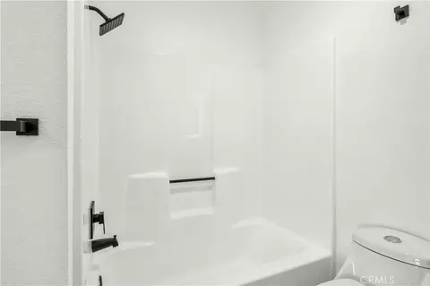 Bath - 22031 Sauk Rd, Apple Valley, CA 92308 photo 3 of 4