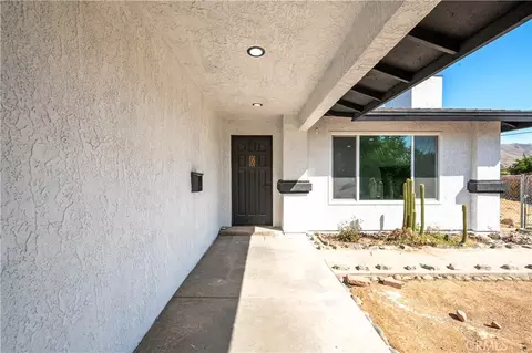 Entry Way - 22031 Sauk Rd, Apple Valley, CA 92308 photo 2 of 2