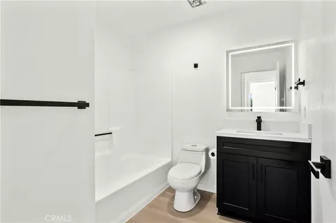 Bath - 22031 Sauk Rd, Apple Valley, CA 92308 photo 4 of 4