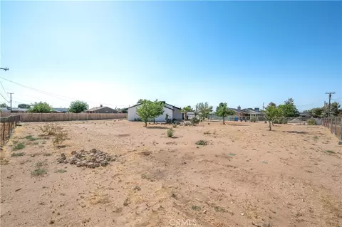 Exterior - 22031 Sauk Rd, Apple Valley, CA 92308 photo 6 of 9