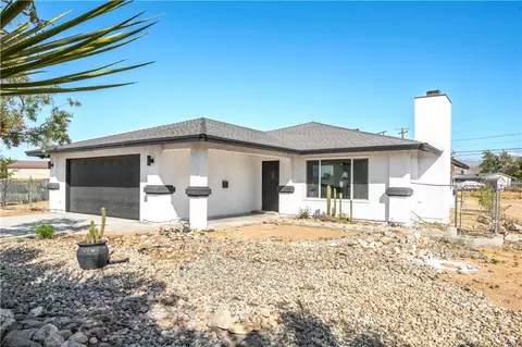 Exterior - 22031 Sauk Rd, Apple Valley, CA 92308 photo 2 of 9