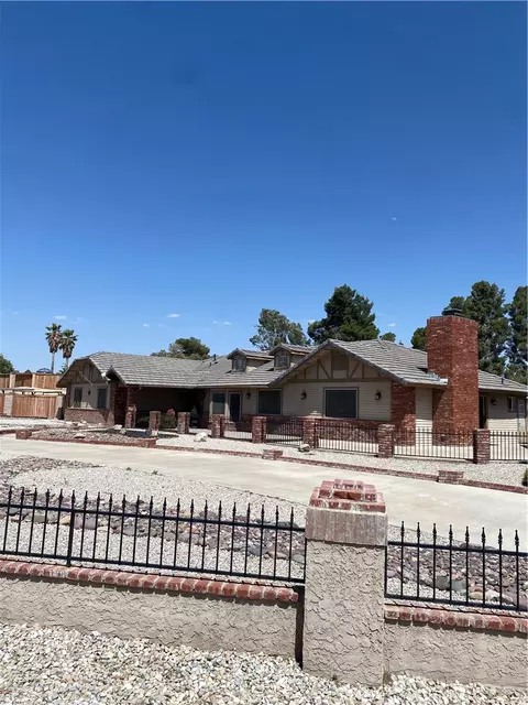 19989 Cronese Ln, Apple Valley, CA 92308