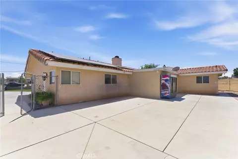 Exterior - 9302 Jacaranda, Hesperia, CA 92345 photo 6 of 11