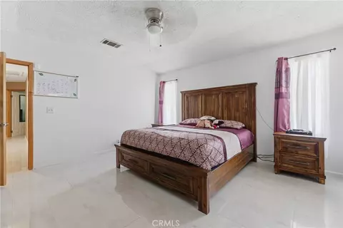 Bedroom - 9302 Jacaranda, Hesperia, CA 92345 photo 7 of 10