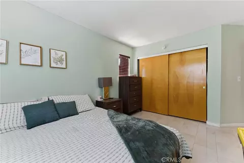 Bedroom - 9302 Jacaranda, Hesperia, CA 92345 photo 5 of 10