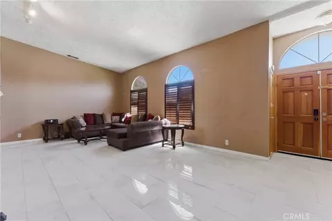Living - 9302 Jacaranda, Hesperia, CA 92345 photo 3 of 4