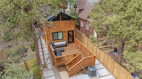 Exterior - 547 Holmes, Sugarloaf, CA 92386 photo 4 of 7